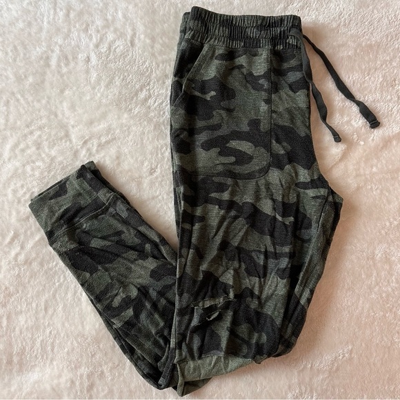 Express One Eleven Camo Ripped Terry Joggers - Picture 3 of 14